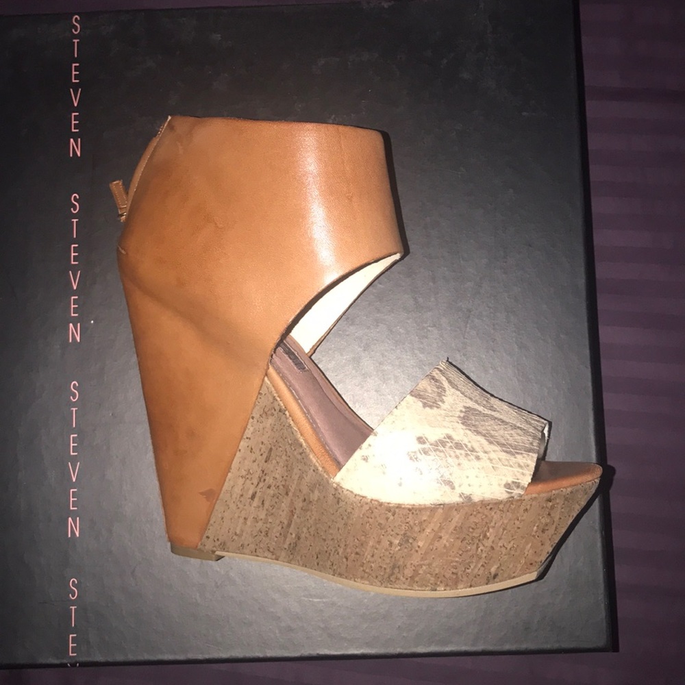 Steven by Steve Madden wedge shoes in a size 8